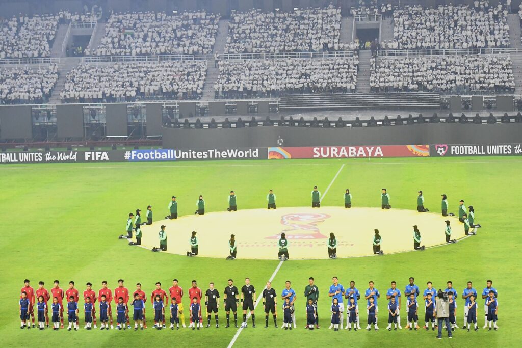 Timnas putri Amerika Serikat U-17 merayakan kemenangan 17-0 atas Samoa