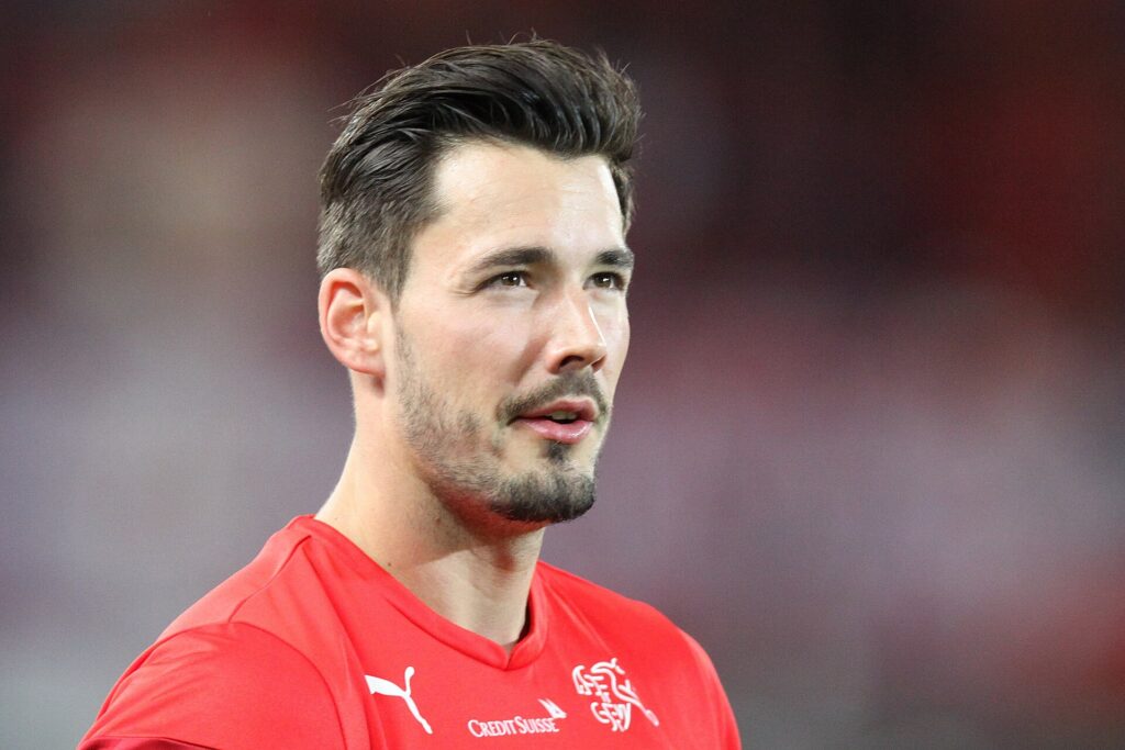Roman Bürki ditandu keluar lapangan setelah mengalami benturan kepala di final U.S. Open Cup
