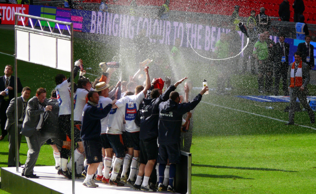 Pertemuan Luton Town dan MK Dons diwarnai sejarah relokasi Wimbledon