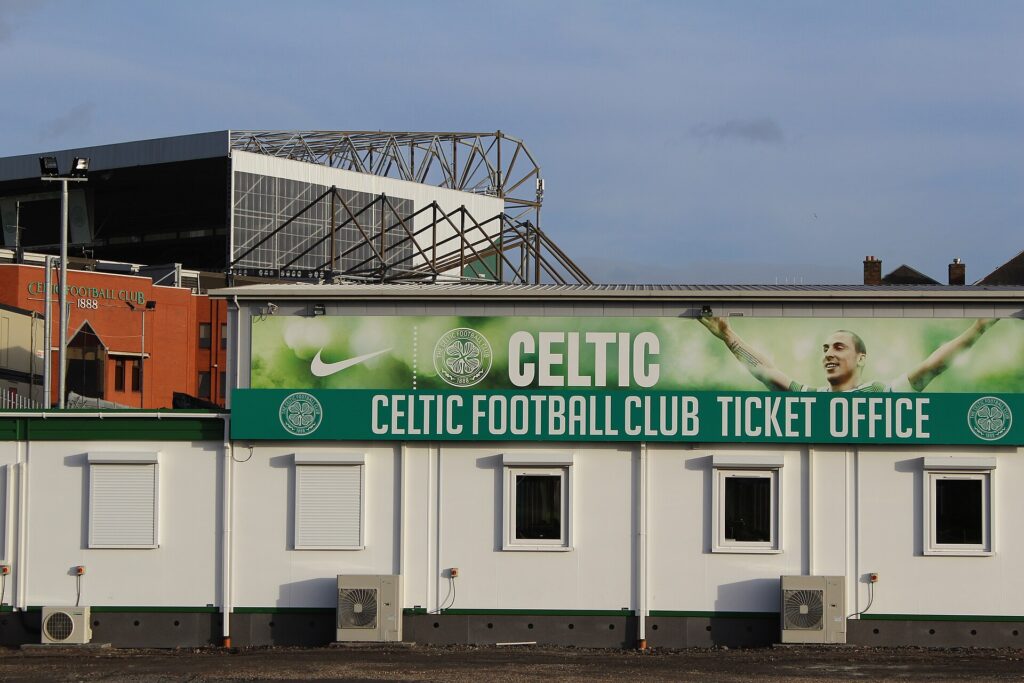 Shaun Maloney, mantan pelatih Hibernian yang belum memastikan masa depannya di dunia manajemen